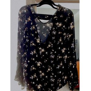 *sold* Bell Sleeve Blouse